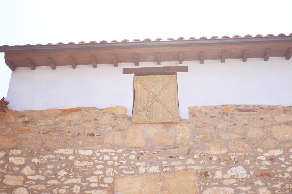 La Grulla Dorada Perales del Puerto Exterior foto
